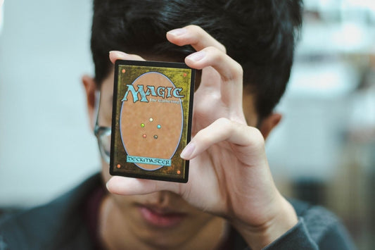 Les Jeux de Cartes à Collectionner : Stratégie et Passion - LorenZone