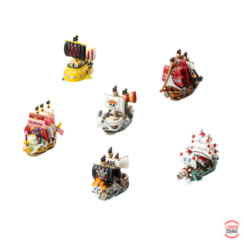 Collection de cinq mini navires One Piece Pop Mart représentant les équipages de Luffy, Law, Big Mom et d'autres.